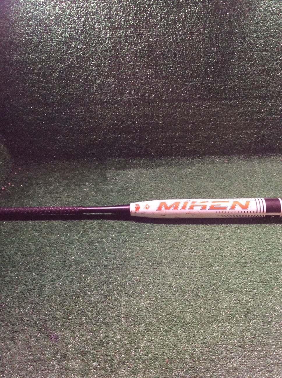 Miken MFN4BS Softball Bat 34" 26 oz. (-8) 2 1/4"