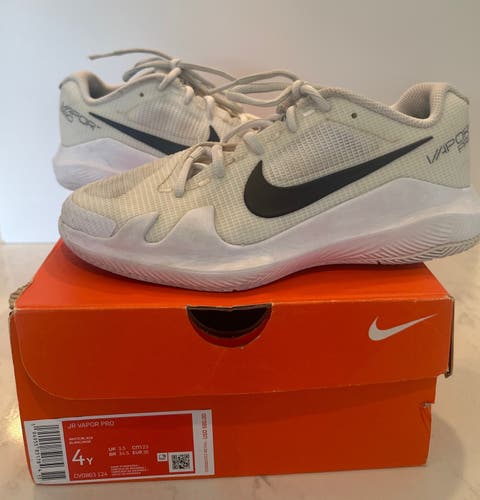 Nike Court Vapor Pro Jr Tennis Shoes - Jr Size 4Y
