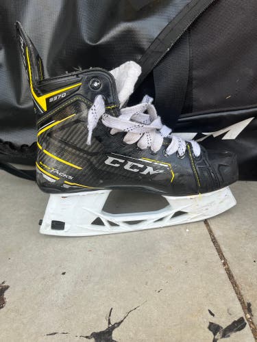 Used CCM Regular Width  Size 7 Super Tacks 9370 Hockey Skates