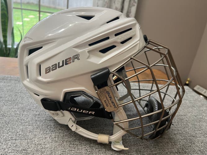 Used Medium Bauer Re-Akt 150 Helmet