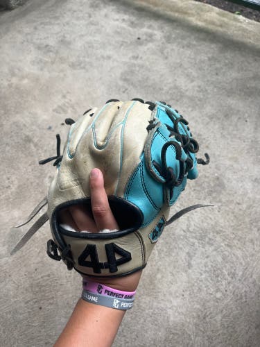 2022 Pitcher's 11.5" Signiture Series Baseball Glove