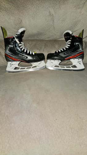 Junior Used Bauer Vapor X2.9 Hockey Skates Regular Width Size 4