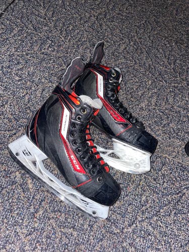 Used CCM Jet speed Regular Width   Size 5.5 Hockey Skates