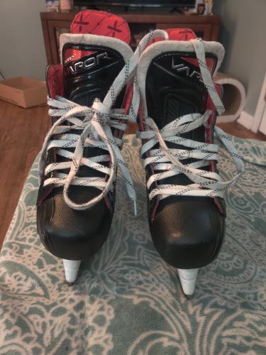 Junior Used Bauer Hockey Skates Extra Wide Width Size 4.5