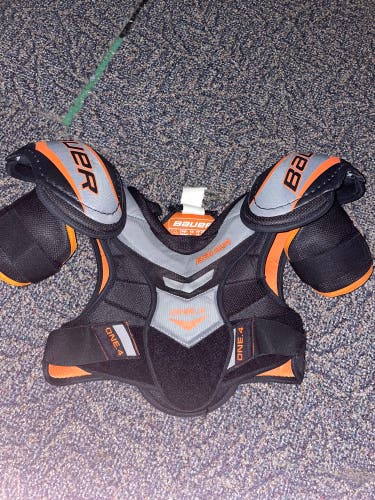 Used Small Bauer  Supreme One.4 Shoulder Pads