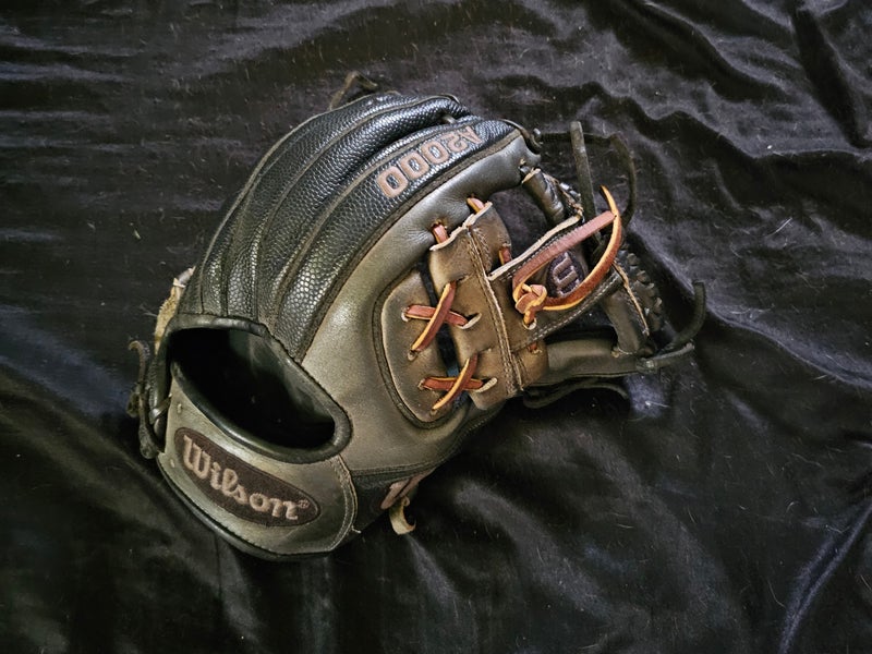 Used Wilson Right Hand Throw Infield Baseball Glove 11.5"