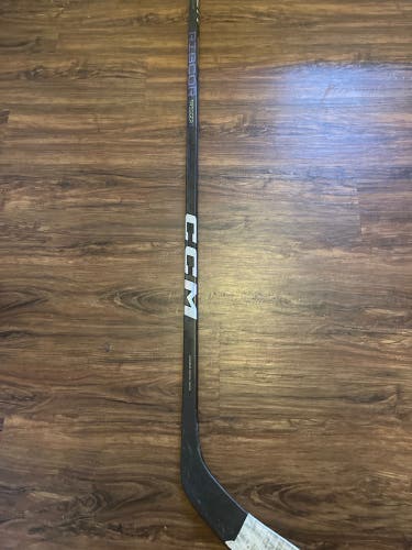 Intermediate Right Handed P28 Trigger 7 Pro Hockey Stick