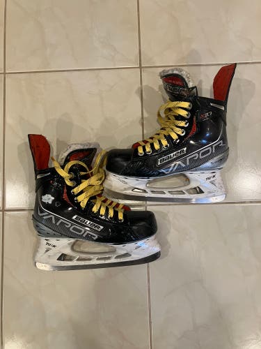 Used Bauer Regular Width Size 5 Vapor X3.7 Hockey Skates