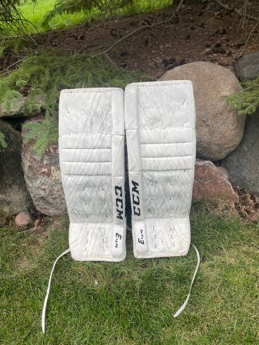 32" CCM EFlex 4.9 Goalie Leg Pads - Senior 32+1