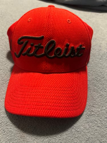 New (Without Tags) Men's Red Titleist Pro V1 Hat - Large / Extra Large