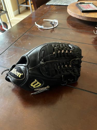 Used Right Hand Throw 11.25" A2000 Baseball Glove