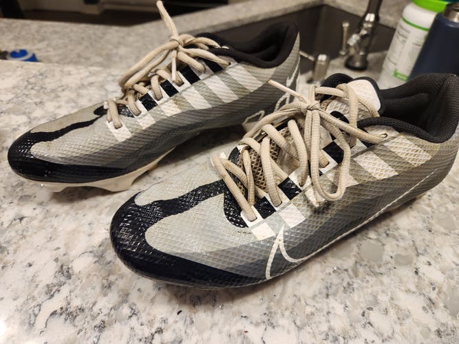 Size 10 Nike Men's Used Molded Football Cleats Low Top