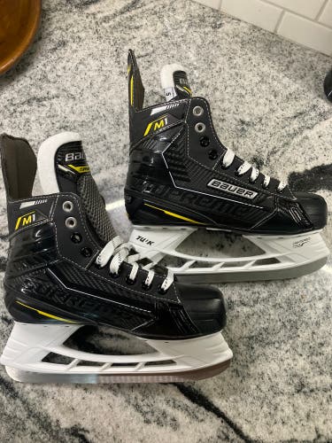 New Bauer Supreme M1 Hockey Skates Size 5