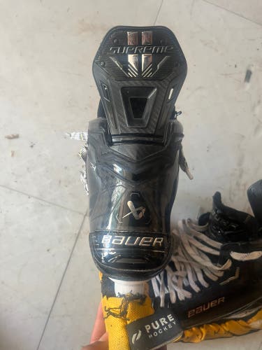 Used Bauer Regular Width  Size 10.5 Supreme Mach Hockey Skates
