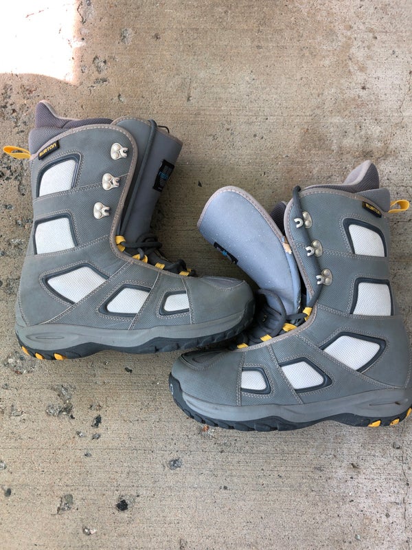 Used Burton Freestyle Snowboard Boots - Size: Men's 11.0 (W 12.0)