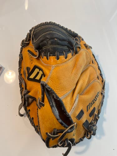 Used Mizuno Gxc 105d2 32 1 2" Catcher's Glove