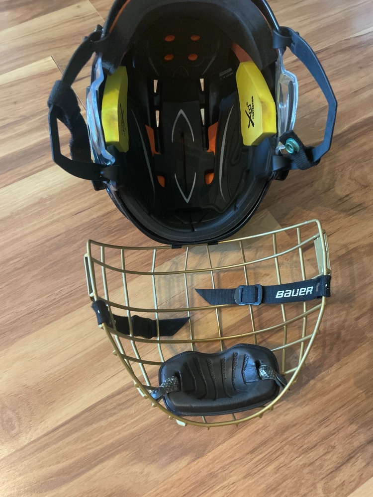 Used Medium Bauer Re-Akt Helmet