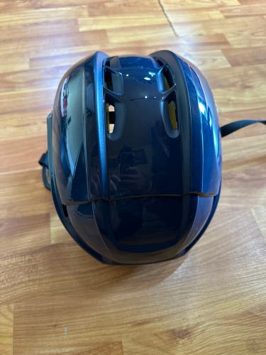 New Medium CCM Tacks 910 Helmet