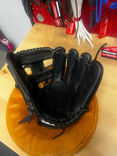 New 2022 Nokona RHT Infield A-200 Baseball Glove 11.25"