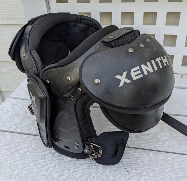 Used Youth Medium Xenith Flyte Shoulder Pads