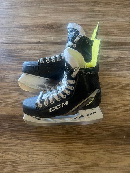 Used CCM AS 560 Size 5 Skates