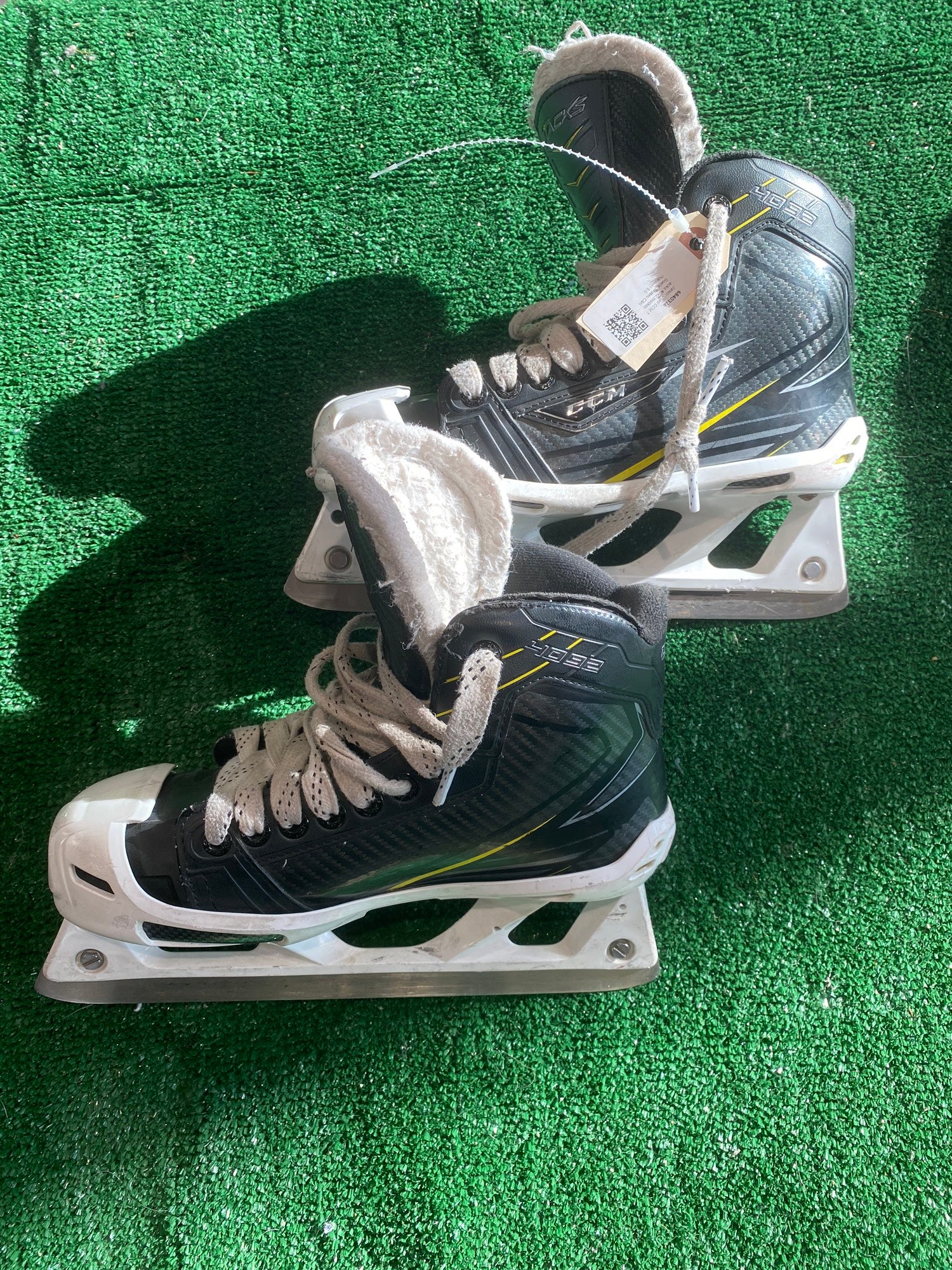 Junior Used CCM Tacks 4092 Hockey Goalie Skates CandN (Narrow) 6.0 SidelineSwap