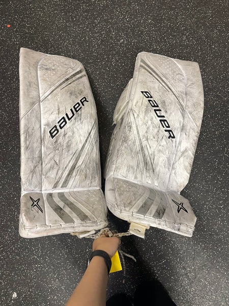 Medium Bauer Vapor 2X Goalie Leg Pads