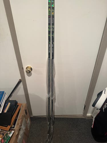 Bauer Ag5nt 2 Pack sticks P28 77 Flex LH -still in bag