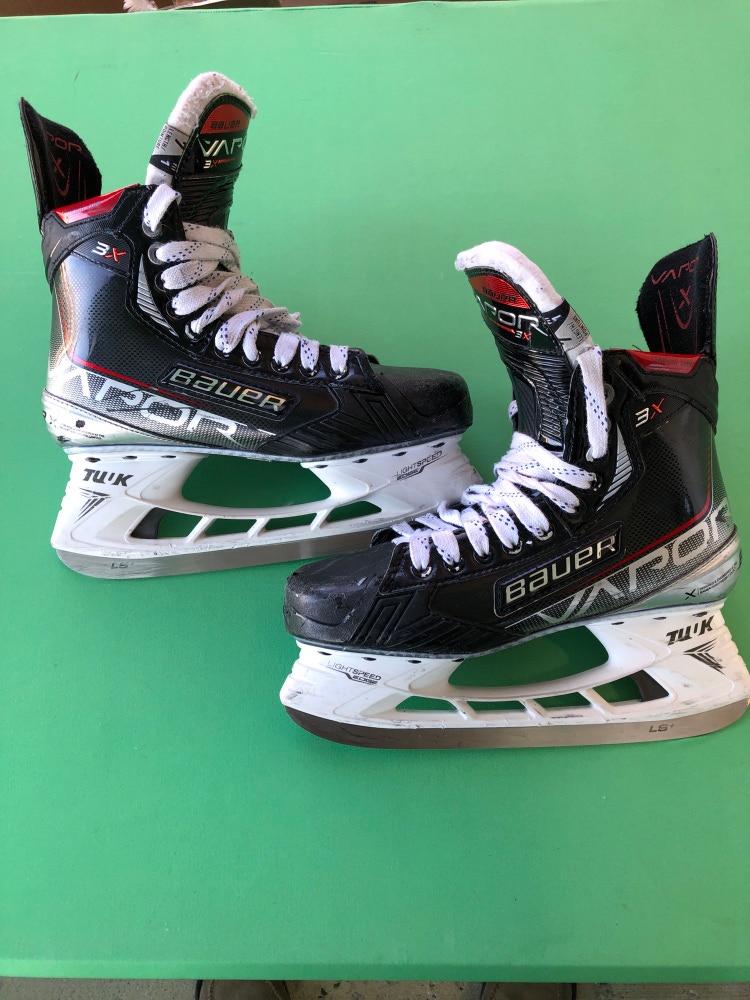 Used Senior Bauer Vapor 3X Hockey Skates (Fit 1) - Size: 7.0
