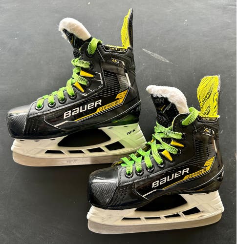 Used Bauer Regular Width Size 11 Supreme M4 Hockey Skates