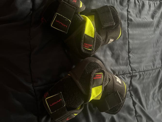 Used Large Bauer Vapor X2.9 Elbow Pads