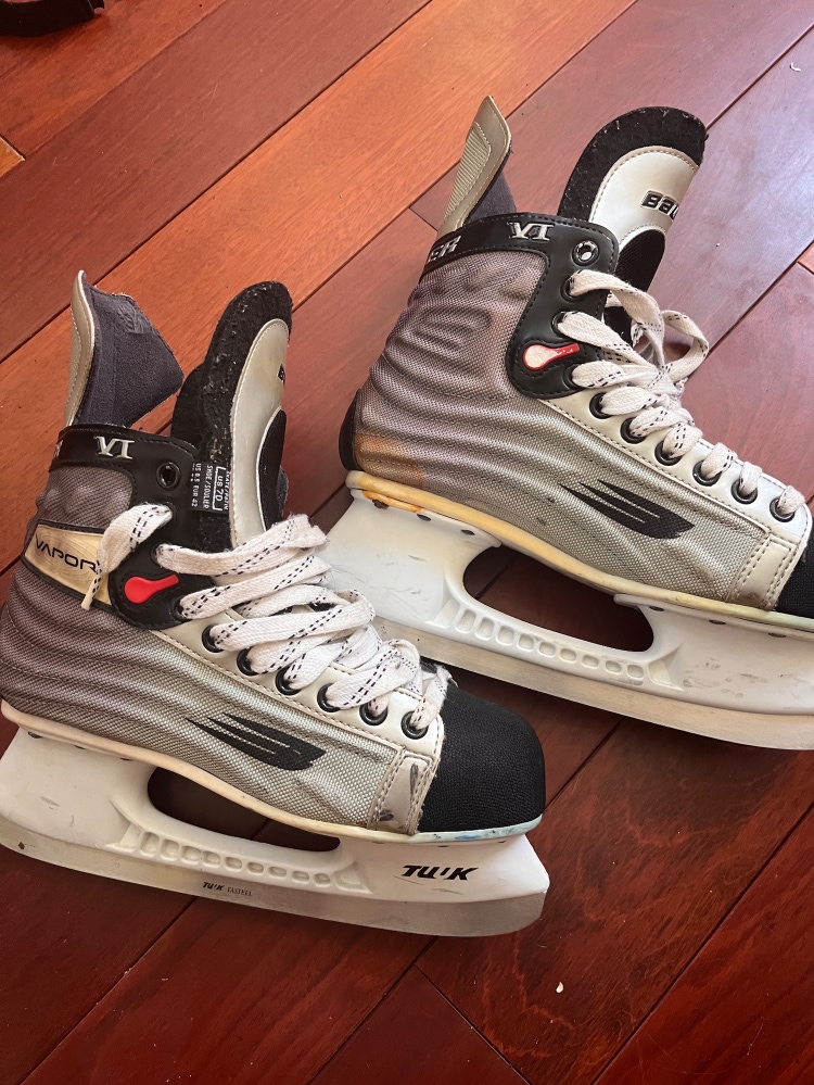 Used Bauer Regular Width  Size 7 Vapor VI Hockey Skates
