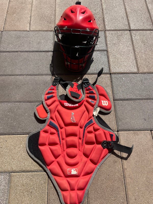 Team Issued New York Mets Catcher Gear - Blue and Orange Wilson Model -  Includes Mask, Shinguards, Chest Protector, Helmet and Bag - 2017 Season