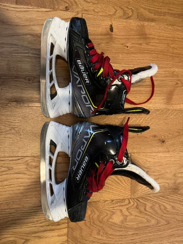 Used Bauer Regular Width Size 1.5 Vapor 3X Hockey Skates
