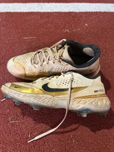 Nike Mens metal baseball cleats