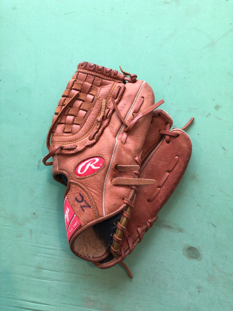 Used Rawlings Right Hand Throw Pitcher Baseball Glove 11"