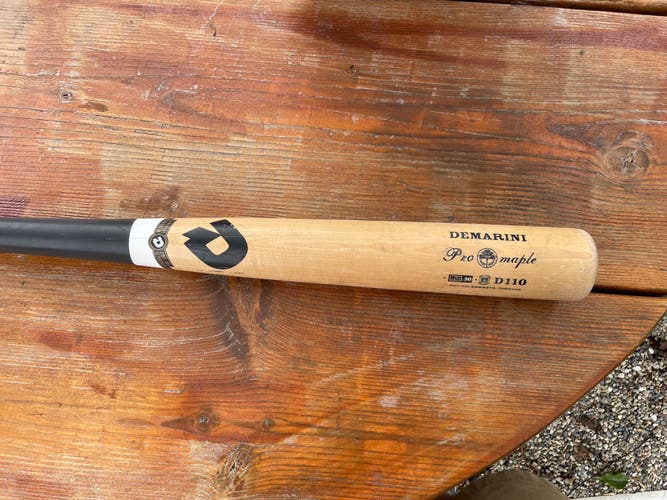 Wood Composite (-3) 30 oz 33" D110 Pro Maple Bat