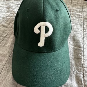 Philadelphia Phillies St. Patrick’s Flex Hat (S/M)