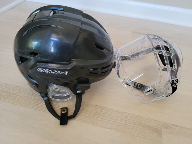 Used Medium Bauer Re-Akt 95 Helmet