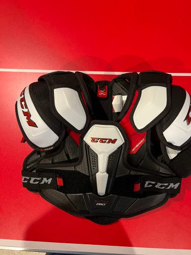 CCM FT4 Shoulder Pads, Jr Med. New