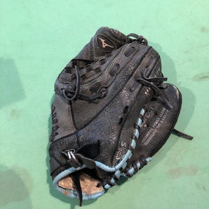 Used Mizuno Finch Right Hand Throw Pitcher Softball Glove 10.5"