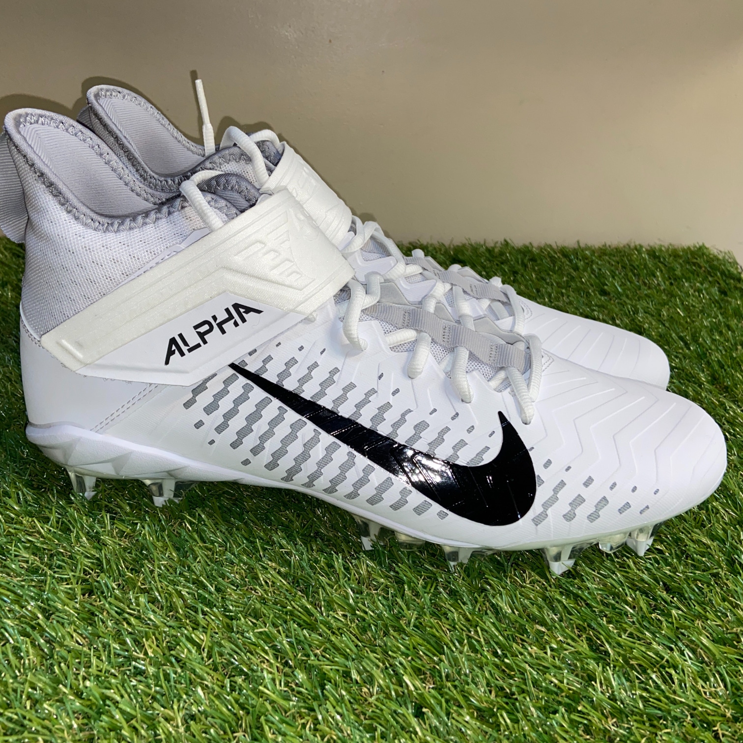 Nike Alpha Menace Pro 2 Football Mid Cleats White AQ3209-100 Mens 10 NEW