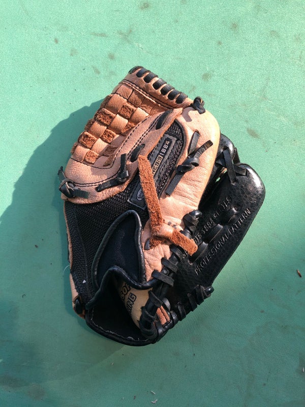Used Louisville Slugger Genesis 1884 Right Hand Throw Pitcher Baseball Glove 10"
