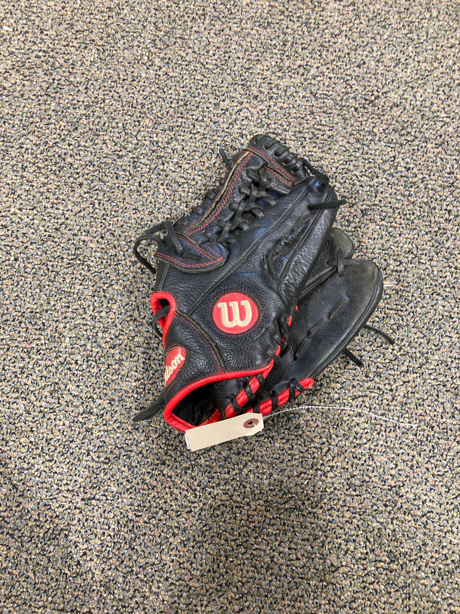 Wilson A2171 Glove. Youth snap action Pedro Guerrero. Right handed thrower