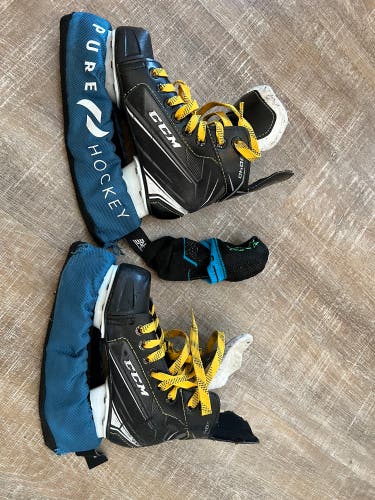 CCM Tacks 9040 Skates w/ Guards and Socks