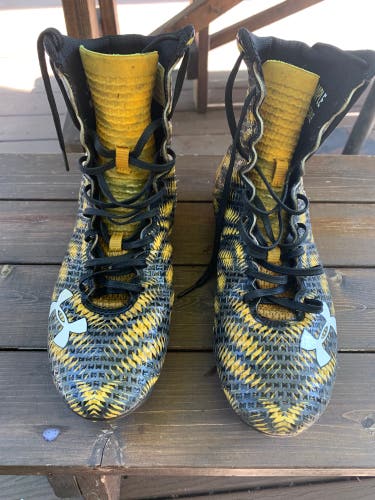 Used Size 9.0 (Women's 10) Under Armour ClutchFit