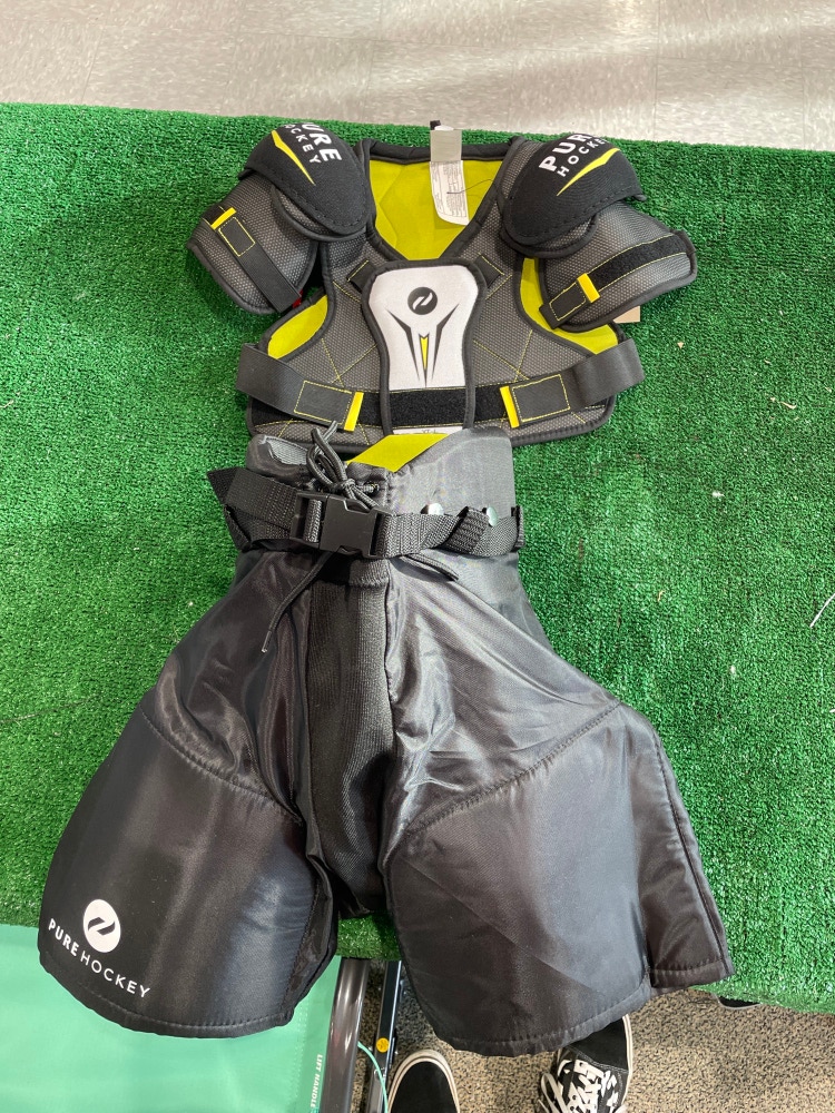 used pure hockey youth L chest protector & pants