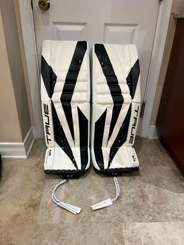 New True Catalyst 9X3 34” +2 Goalie Pads