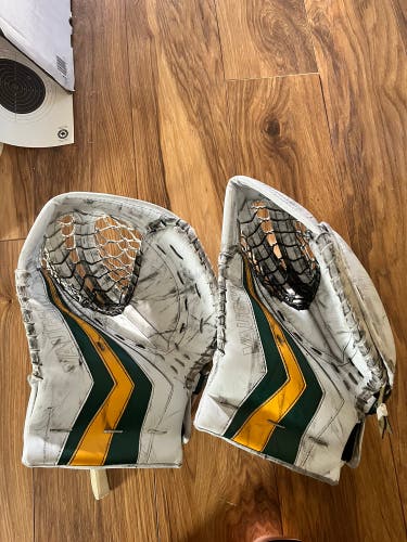 Used Vaughn SLR2 Pro Carbon Pro Stock 2 GLOVES