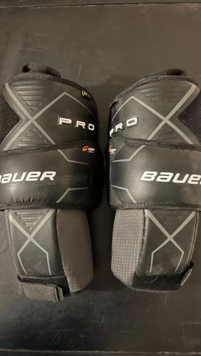 Bauer knee guards